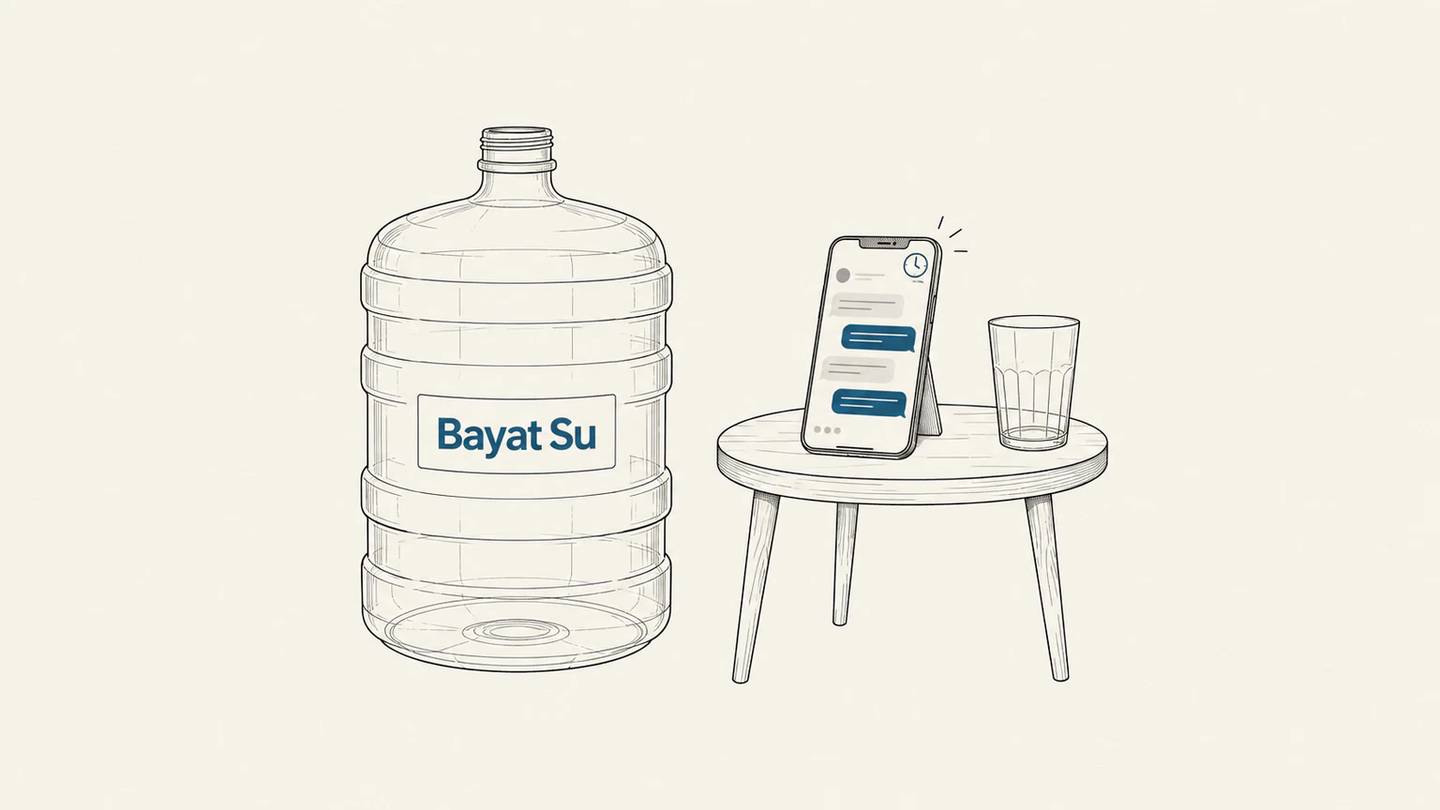 An empty Bayat Su water jug stands beside a phone displaying chat replies and an empty glass.